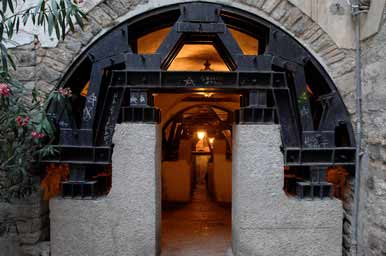 Вход в улицу под зданиями 20_1